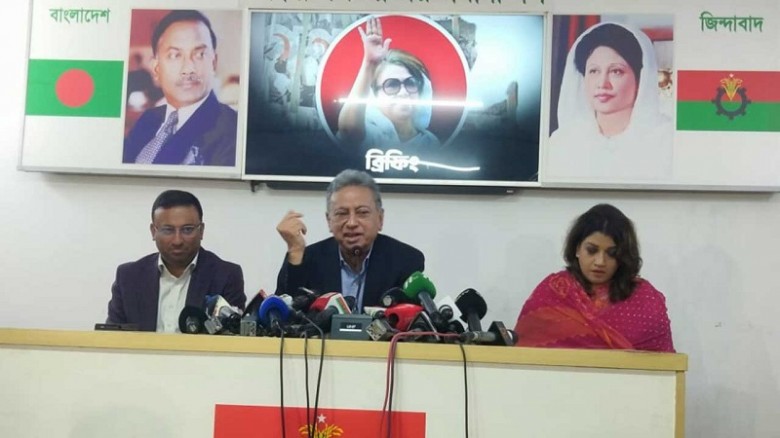 রাজধানীর গুলশানে বিএনপি চেয়ারপার্সনের রাজনৈতিক কার্যালয়ে ঢাকায় নবনিযুক্ত জার্মানির রাষ্ট্রদূত ড. রুডিগার লোটজের সঙ্গে বৈঠক শেষে এক সংবাদ সম্মেলন
