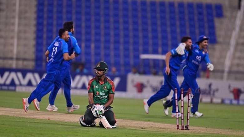 টি-টোয়েন্টি সিরিজে হোয়াইটওয়াশ হওয়ার পর, ওয়ানডে সিরিজের দ্বিতীয় ম্যাচে আফগানিস্তানের বিপক্ষে ৮১ রানের বড় ব্যবধানে হেরে এক ম্যাচ বাকি থাকতেই সিরিজ খুইয়েছে টাইগাররা।