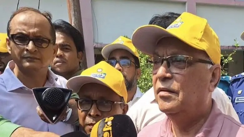 ‘সেফ এক্সিট’ আমার জন্য নয়: উপদেষ্টা ফারুক
