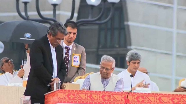 জুলাই সনদ স্বাক্ষর করলেন প্রধান উপদেষ্টা ও রাজনৈতি...
