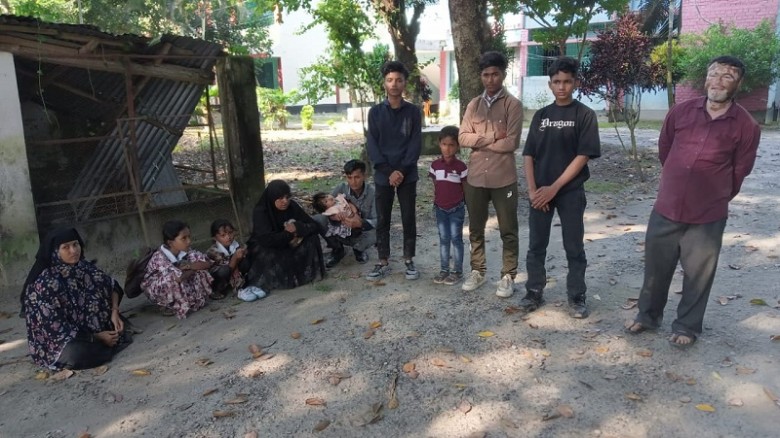 কু‌ড়িগ্রামে নারী-‌শিশুসহ ১১ রো‌হিঙ্গা আটক...