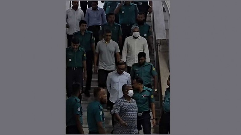 ১৫ সেনা কর্মকর্তাকে গ্রেপ্তার দেখিয়ে কারাগারে পাঠালেন ট্রাইব্যুনাল