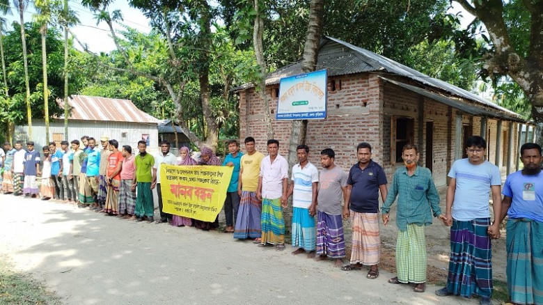প্রতারণার শিকার শিক্ষকদের চাকরিতে পুনঃবহালের দাবিত...