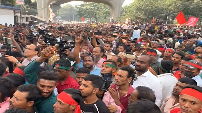 ভৈরবে দাবি আদায়ে একযোগে সড়ক-রেল-নৌপথ অবরোধের ঘোষণা...
