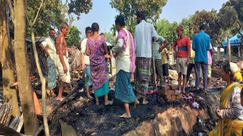 পীরগঞ্জে ভয়াবহ অগ্নিকান্ডে ৭টি পরিবারের সর্বস্ব পু...