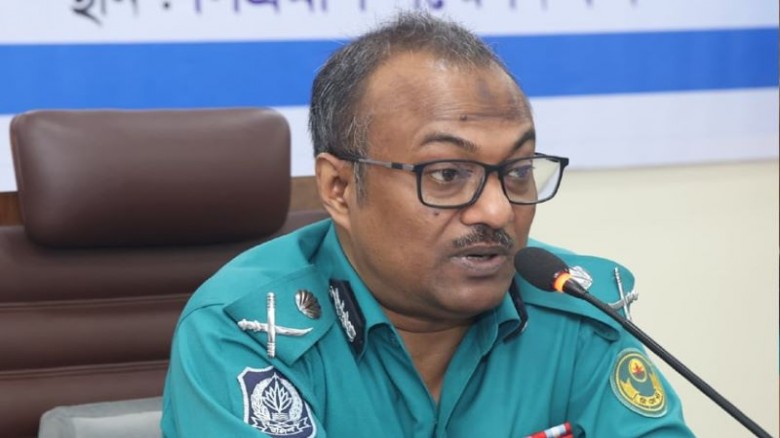 অস্ত্রধারী সন্ত্রাসীদের ব্রাশফায়ারের নির্দেশ সিএমপ...