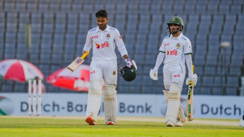 ৯ বলের ব্যবধানে আক্ষেপ নিয়ে ফিরলেন জয়-মুমিনুল
