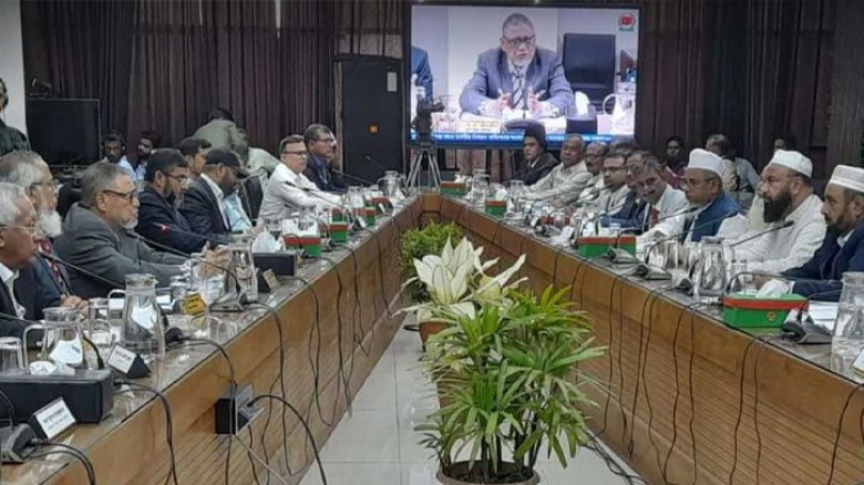 দলগুলোকে এখনই পোস্টার সরানোর নির্দেশ সিইসির...