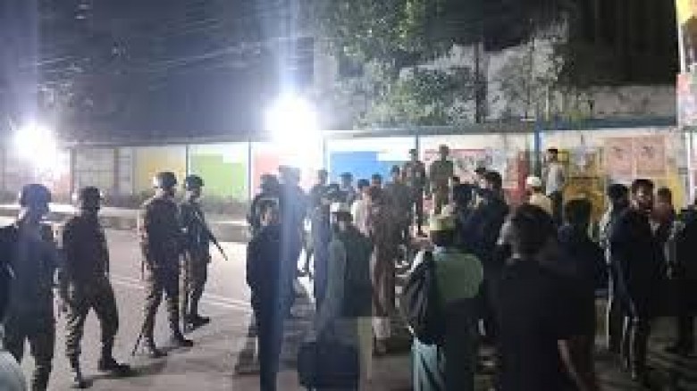 আলিয়া মাদরাসায় সংঘর্ষ, পুলিশ ও সেনা সদস্য মোতায়েন...