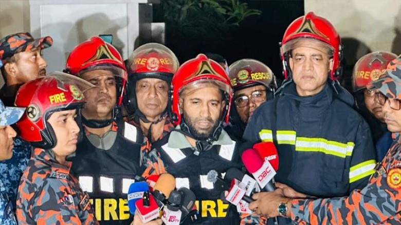 কড়াইল বস্তির ১৫০০ ঘর-বাড়ি আগুনে পুড়েছে: ফায়ার সার্...