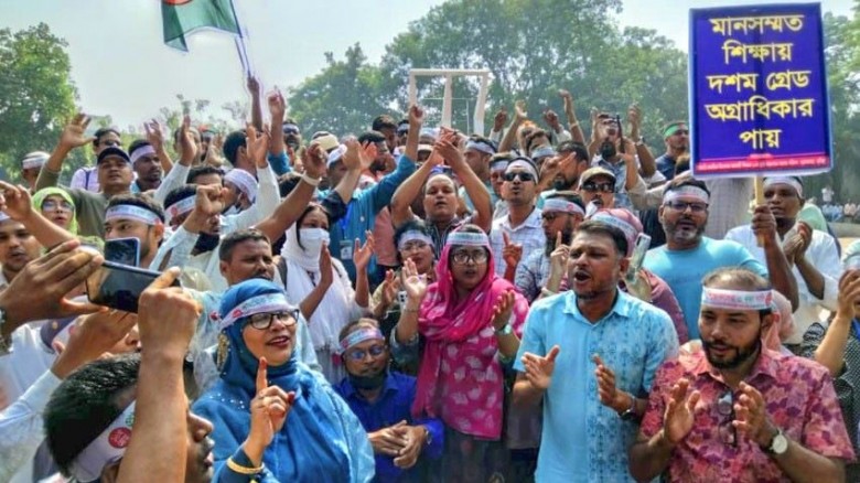 শোকজের প্রতিবাদে সারাদেশে শিক্ষকদের ‘শাটডাউন’ কর্ম...