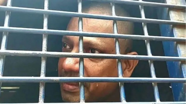 জয় বাংলা স্লোগান ও জাতীয় সংগীত গেয়ে কারা সুবিধা হা...
