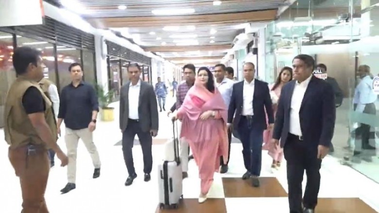 লন্ডনের উদ্দেশে ঢাকা ত্যাগ করলেন জুবাইদা রহমান...