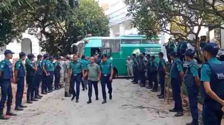 সেনা কর্মকর্তাসহ ১৭ জনের বিরুদ্ধে অভিযোগ গঠনের আদে...