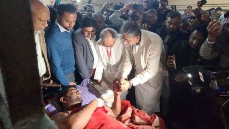 দগ্ধ বেলালকে দেখতে লক্ষ্মীপুরে রিজভী