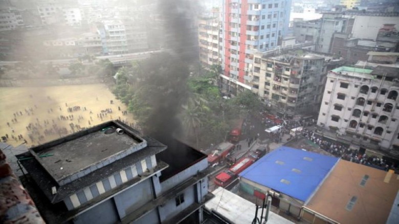 আরমানিটোলার হাজী টাওয়ারে আগুন, ১৭ জনকে অক্ষত অবস্...
