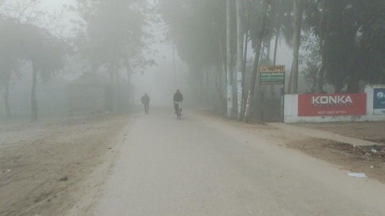 কুড়িগ্রামে ঘন কুয়াশা, হিম বাতাসে জনজীবন স্থবির...