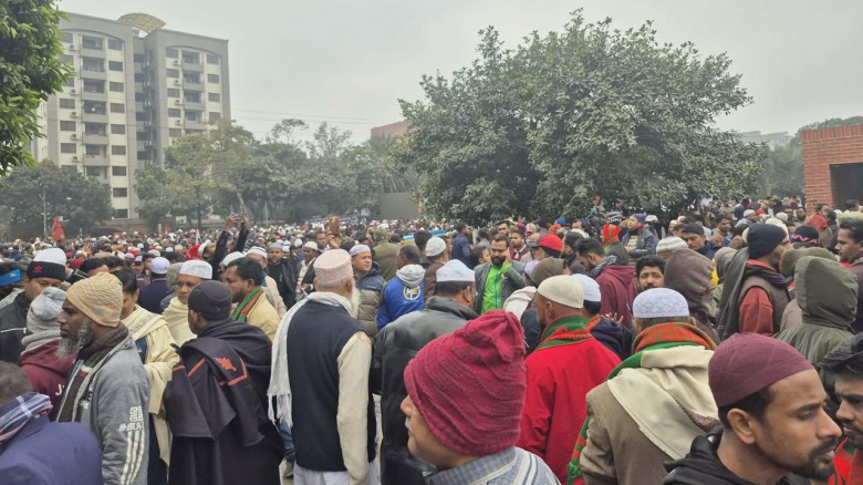 খালেদা জিয়ার জানাজা : সকাল থেকেই মানিক মিয়া অ্যাভি...