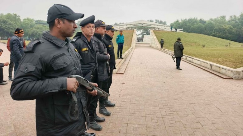 জিয়া উদ্যানে কড়া নিরাপত্তা, চলছে কুরআন তেলাওয়াত...