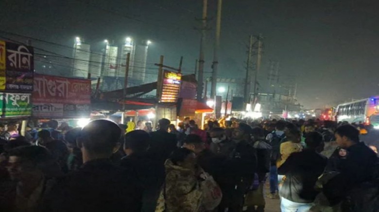 ভোটের টানে ঘরমুখো মানুষের ঢল